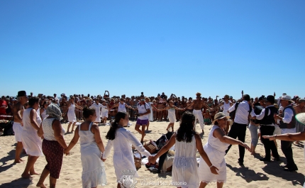 Praia da Manta Rota revive  a tradição do Banho Santo