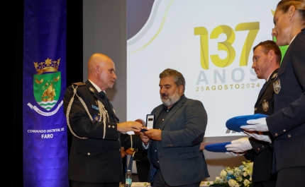 PSP atribuiu Medalha de Mérito e Valor Policial de grau ouro à Câmara Municipal de Lagos