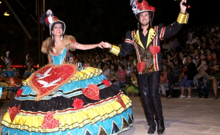 Quarteira revive tradição dos Santos Populares Com Desfile  de Oito Marchas