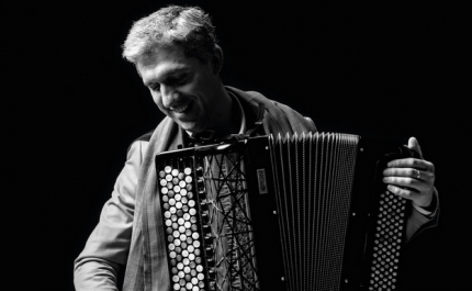 Gonçalo Pescada presta Tributo a Piazzolla na Biblioteca Municipal José Mariano Gago