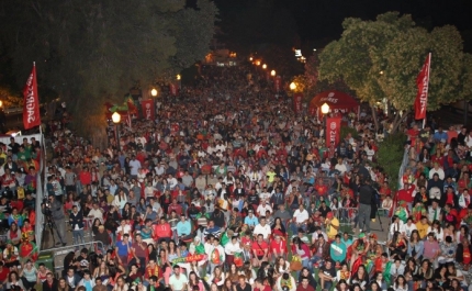 FUTEBOL E MUITA ANIMAÇÃO NA FAN ZONE NO JARDIM MANUEL BÍVAR, EM FARO