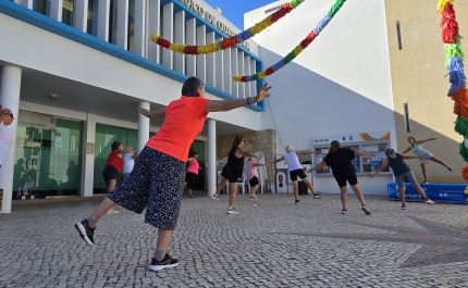 Ginástica Sénior anima manhã em Quarteira com aula de Marisa Guerreiro