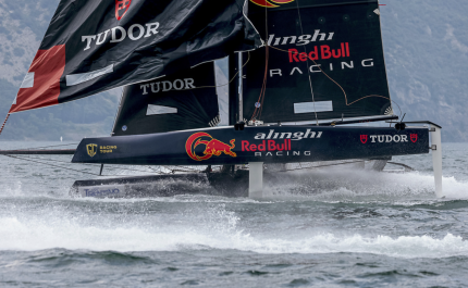 VITÓRIA DE ALINGHI RED BULL RACING NA GC32 LAGOS CUP TEVE «MÃO» PORTUGUESA