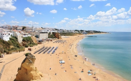 ALBUFEIRA TEM 25 PRAIAS COM BANDEIRA AZUL E LIDERA NOVAMENTE RANKING NACIONAL 