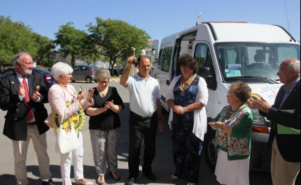 Rotários franceses entregam carrinha adaptada à Fundação Irene Rolo