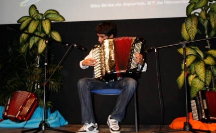 Acordeão atrai jovens músicos algarvios ao Cineteatro de São Brás de Alportel