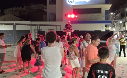 Noite de verão na Praça do Mar: DJ Rodriguez fez Quarteira dançar ao ritmo das boas vibrações 
