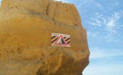 Autoridades procuram pescador após alerta de queda em arriba de Albufeira