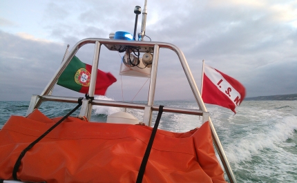 Resgatado tripulante de embarcação de pesca a sul da barra da Armona