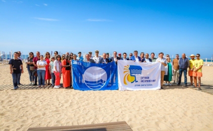 ALBUFEIRA HASTEIA BANDEIRAS AZUIS E PRAIA ACESSÍVEL PARA A PRESENTE ÉPOCA BALNEAR