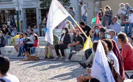 Dezenas de apoiantes da CDU participam na apresentação de candidatos na baixa de Tavira