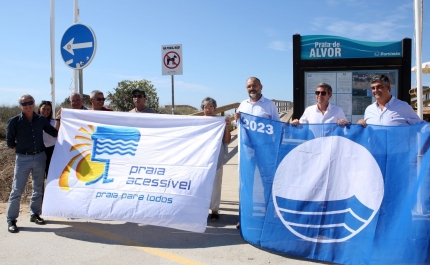 Praias de Portimão hasteiam pelo 36º ano consecutivo a Bandeira Azul