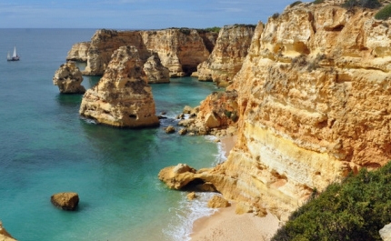 Projeto imobiliário-turístico à venda na Praia da Marinha por 89 milhões