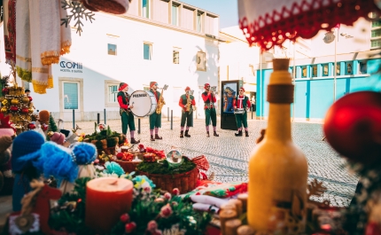Rua de Natal de Quarteira traz mercadinho e animação de rua
