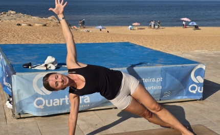 Yoga ao Nascer do Sol: Paz e Renovação com Caty Palibroda em Quarteira