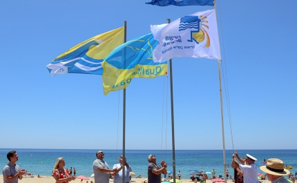 Bandeiras hasteadas nas praias de Lagos