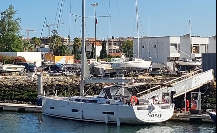 Autoridade Marítima Nacional auxilia três tripulantes de veleiro ao largo da Ponta da Piedade