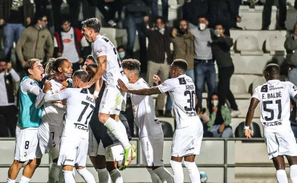 Farense apresenta-se aos sócios frente ao Wolverhampton