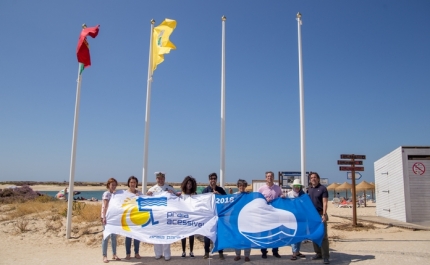 Hasteadas bandeiras azuis em todas as praias de Olhão