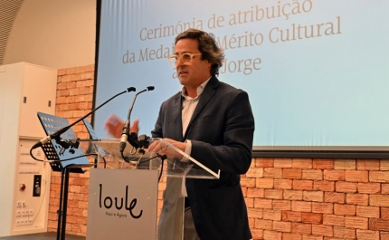 LÍDIA JORGE RECEBEU MEDALHA DE MÉRITO CULTURAL NA SUA «TERRA MÃE»