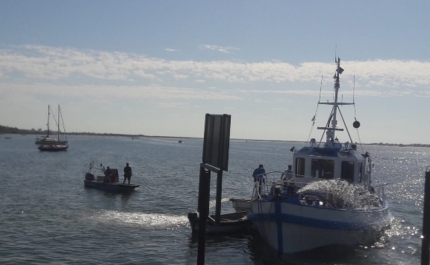 Autoridade Marítima Nacional auxilia embarcação que estava a afundar junto a estaleiro naval em Olhão