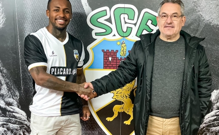 Farense anuncia entrada do lateral Pastor e saída do extremo Harramiz