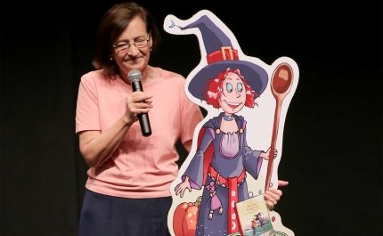 Ana Maria Magalhães em Olhão  com mais de mil alunos do 1º ciclo