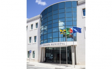 Câmara de Lagos considera ilegítima suspensão de «Qualidade de Ouro»da praia Dona Ana