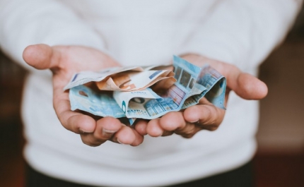 Dívida das famílias atinge máximos de três anos