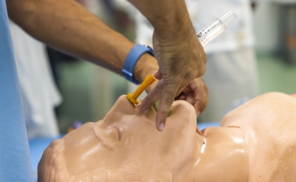 Centro de simulação no Algarve permite a médicos ensaiar e errar em «bonecos» de última geração