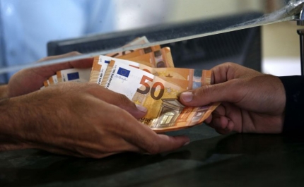Rendimento real das famílias «per capita» caiu 3,8% na OCDE