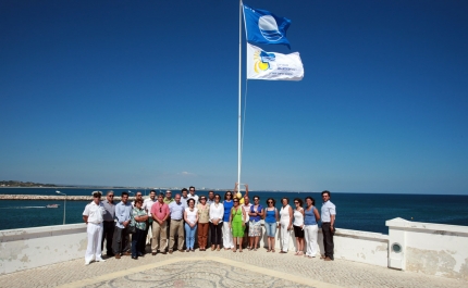 Lagos hasteou Bandeiras Azuis e de Praia Acessível nas suas zonas balneares