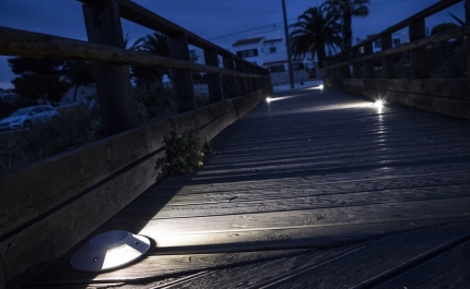 Câmara de Lagoa concluiu a iluminação do passadiço de Carvoeiro