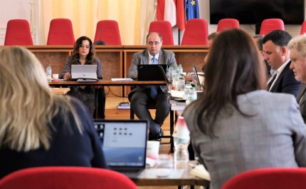 Conselho diretivo da Associação Nacional de Municípios reúne em Faro
