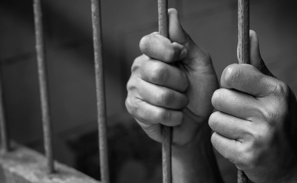 Prisão preventiva para jovem indicado por crimes de roubo na cidade de Faro