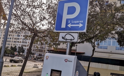 Olhão já tem posto de carregamento para veículos elétricos a funcionar