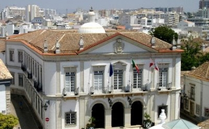 Câmara de Faro liquida dívidas a fornecedores