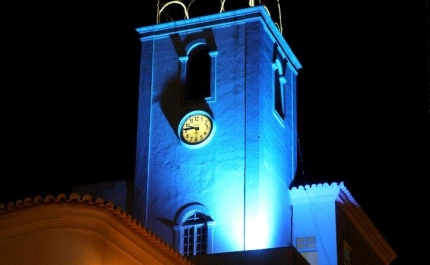 Albufeira ilumina Torre do Relógio de Azul