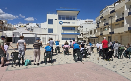 Longevidade Ativa: Fidel Gonga inspira idosos de Quarteira em aula aberta na Praça do Mar 