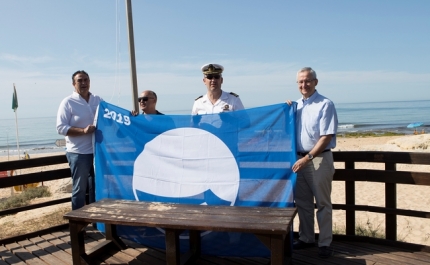 Lagoa foi a primeira praia algarvia a hastear a Bandeira Azul 2019