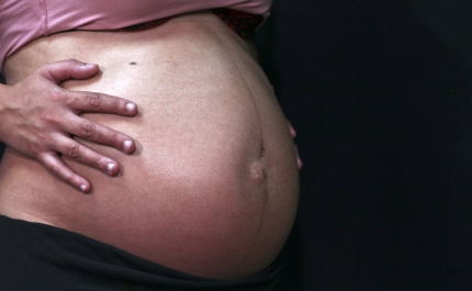 Duas mil mulheres perderam o emprego por serem mães em 2024