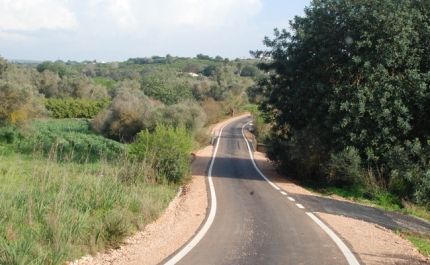 AUTARQUIA DE SILVES CONCLUIU PAVIMENTAÇÃO DE CAMINHO NO ALGOZ  