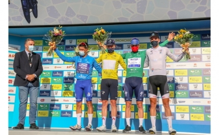 47.ª Volta ao Algarve | Ethan Hayter surpreende trepadores e veste-se de amarelo na Fóia