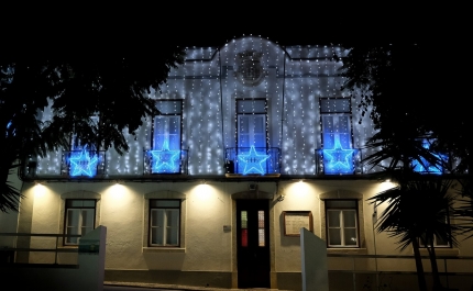 Castro Marim acolhe Exposição de Árvores de Natal na Praça 1º de Maio 