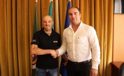 Vila do Bispo patrocina atleta de triatlo e duatlo Carlos Duarte