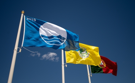 Todas as praias de Olhão já têm bandeira azul hasteada