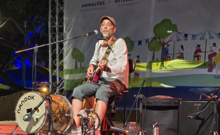 QUARTEIRA | Nanook o Vagabundo anima Mercado de Verão em Quarteira com música e histórias