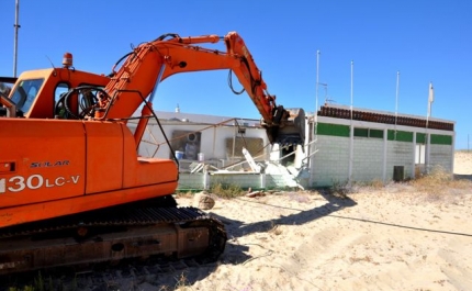 Primeiras demolições marcam arranque da requalificação da Praia de Monte Gordo