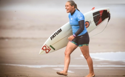 Surfistas Yolanda Sequeira, Vasco Ribeiro e Teresa Bonvalot avançam no Havai