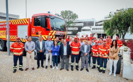 MUNICÍPIO DE ALBUFEIRA FINANCIA NOVA VIATURA DE COMBATE A INCÊNDIOS AOS BOMBEIROS